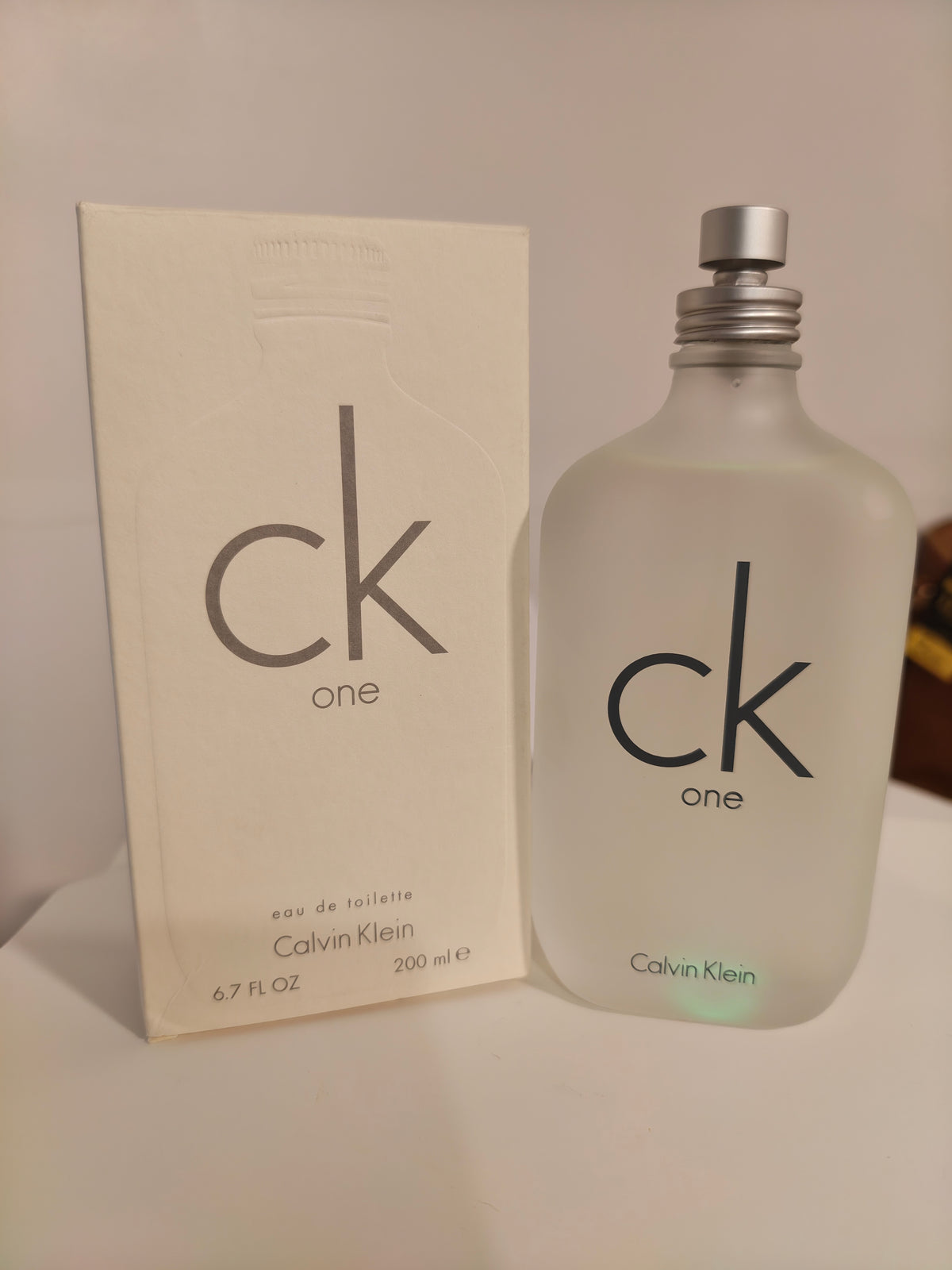 Calvin Klein CK One Eau de Toilette for Men & Women – 200ml (6.7oz)