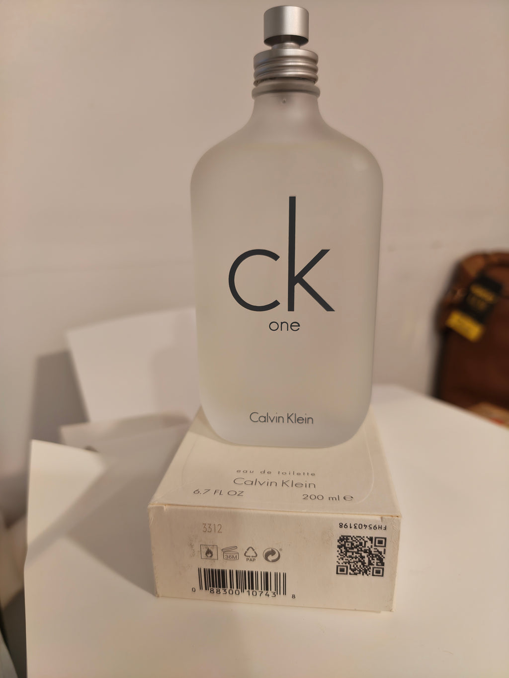 Calvin Klein CK One Eau de Toilette for Men & Women – 200ml (6.7oz)