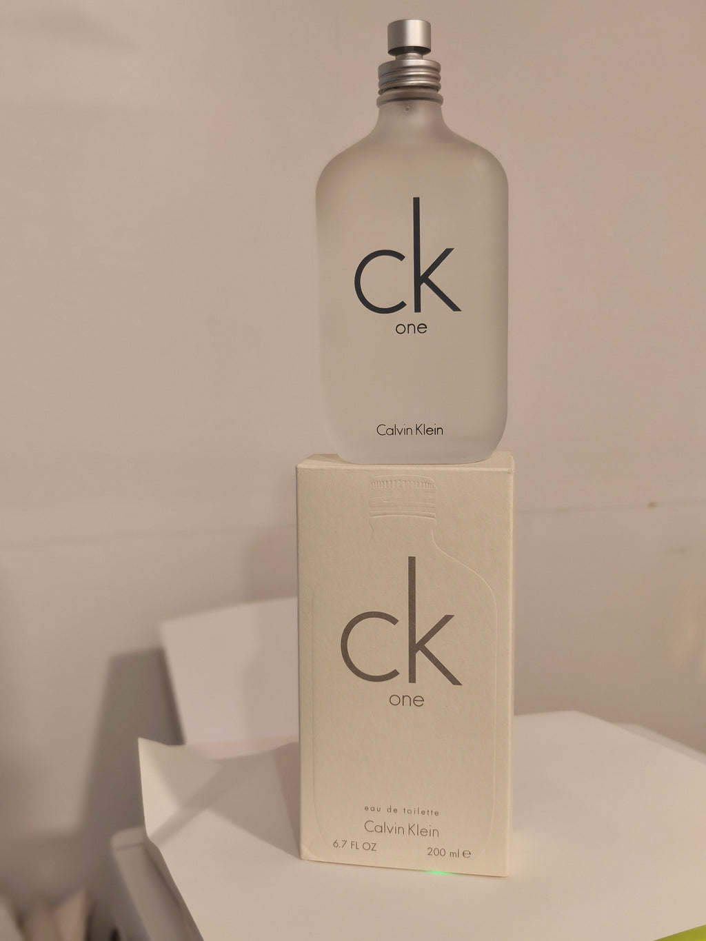 Calvin Klein CK One Eau de Toilette for Men & Women – 200ml (6.7oz)